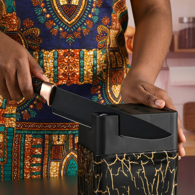 SmartCut™ - Coffret de Luxe de 5 Couteaux + Ciseaux + Socle de Rangement avec Aiguiseur Intégré (7-en-1)